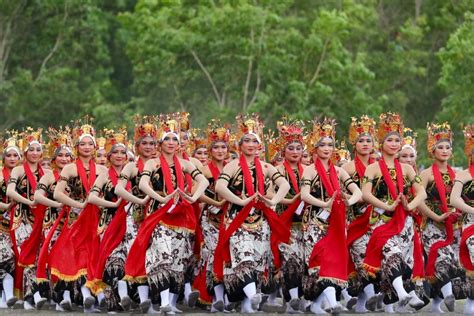 Festival Gandrung Sewu Banyuwangi Pukau Ribuan Penonton ANTARA News