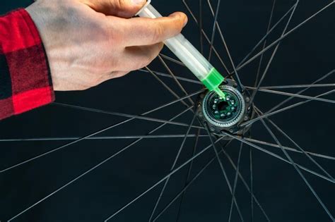 Cubo De Bicicleta E Roda Fechada Em Fundo Preto Substitui O De