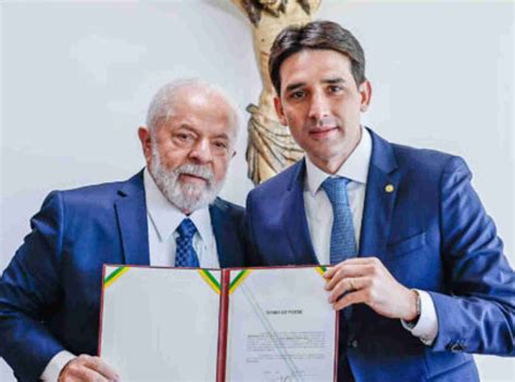 Fam Lia Do Ministro Silvio Costa Filho Abastece Ve Culos De Sua Fam Lia