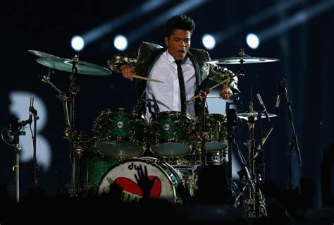 Bruno Mars performs at Super Bowl halftime - Photos - Bruno Mars rocks ...