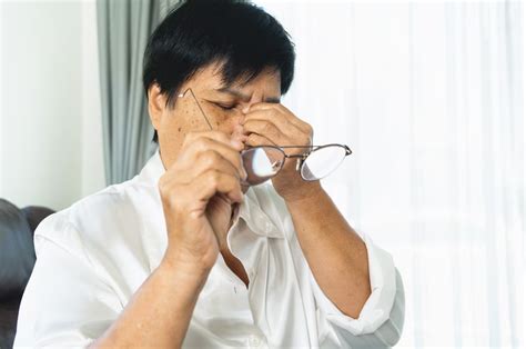 Dry Eye Syndrome: Symptoms, Causes, and Treatment