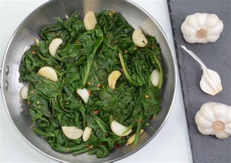 Catat Ini 10 Manfaat Bawang Putih Mentah Bagi Tubuh