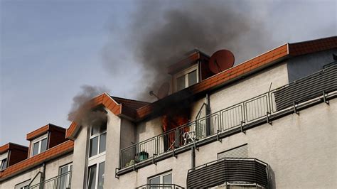 Nonstopnews Dachgeschosswohnung In Einer Asylunterkunft Steht