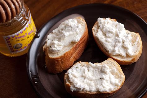 Roasted Red Pepper And Goat Cheese Crostini Recipe Lynnecurry