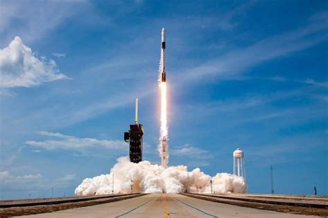 Internacional Spacex Faz Primeiro Voo Orbital Civil Da Hist Ria Verde