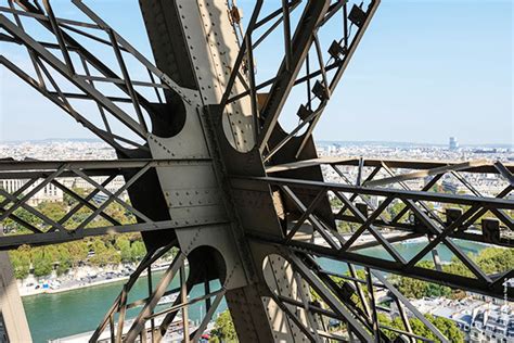 The stairs : discover the Eiffel Tower in a new way