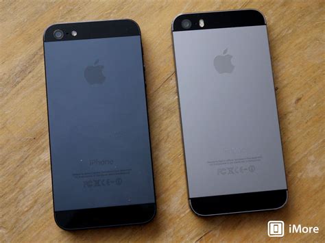 The difference between the Space Gray iPhone 5s and the black iPhone 5 ...