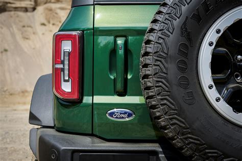 Eruption Green 2022 Ford Bronco Pays Tribute To Mallard Green Autoevolution