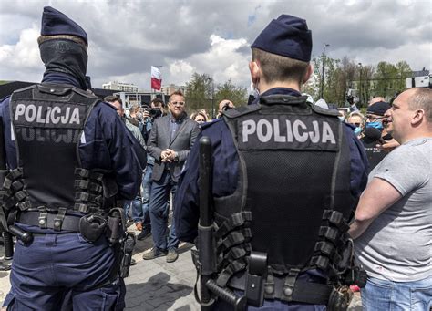 Police clash with business owners protesting over coronavirus crisis in