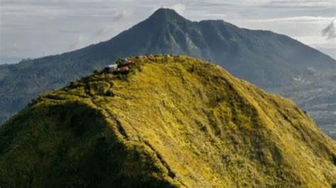 Daya Tarik Gunung Andong Saksikan Hamparan Alam Magelang Yang Indah