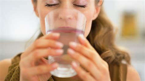 Bicchieri D Acqua A Stomaco Vuoto Ecco Perch Dovresti Farlo Al Mattino