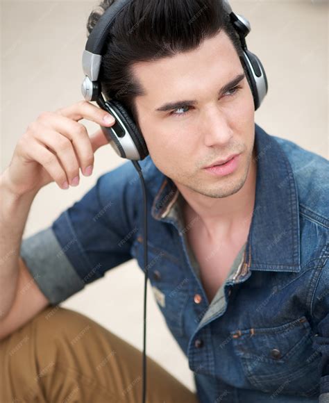 Premium Photo Portrait Of A Handsome Young Man Listening To Music