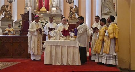 Arequipa Sacerdotes Renovaron Sus Promesas En Misa Crismal EDICION