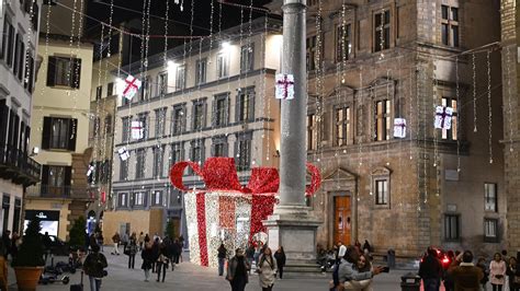 Alberi Luminarie E Installazioni Darte Firenze Accende Le Luci Del