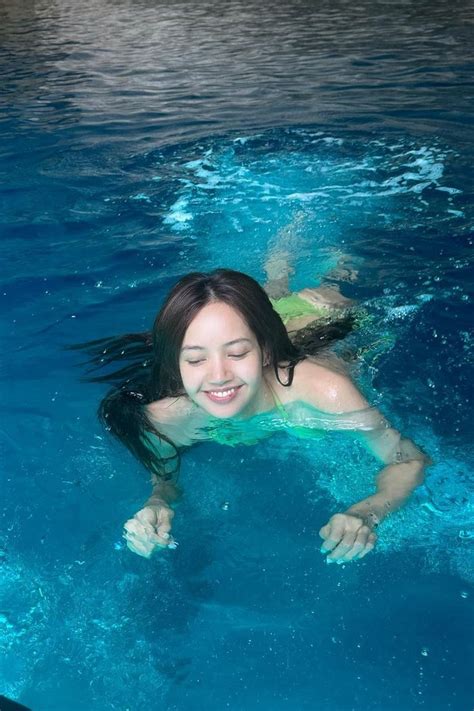 7 Hot Sexy Lisa Simone Kelly Bikini Pics