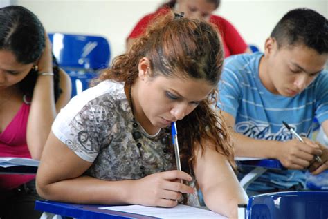 Alunos Da Rede Estadual Receber O Guia Do Estudante Para O Ensino M Dio