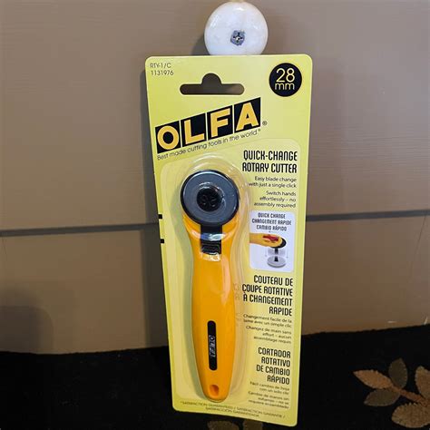 OLFA QUICK CHANGE ROTARY CUTTER 28MM 13TH COLONY