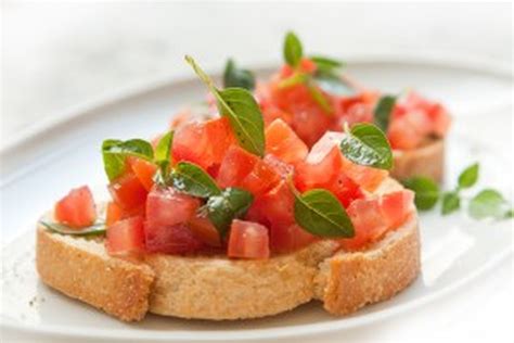 Bruschetta De Tomate E Manjericão Receitas Gshow Gshow