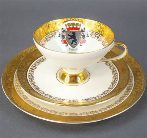 Kunst Kronach Handgemalt Berlin Crest Gold Tea Cup Saucer Luncheon