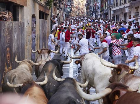 24zampe A Pamplona La Corsa Dei Tori Torna Dopo 3 Anni Nessun Ferito