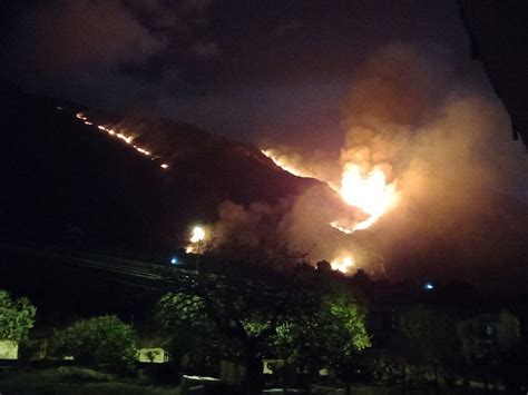 Incendi Nel Palermitano Vasto Rogo A Ventimiglia Di Sicilia Serve Un