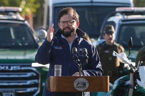 Alguien Cree Que Esa Actitud Colabora Presidente Boric Critica A