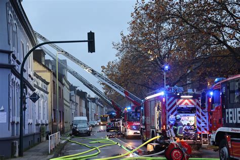 Fw E Brand Im Dachstuhl Eines Mehrfamilienhauses Keine Verletzten