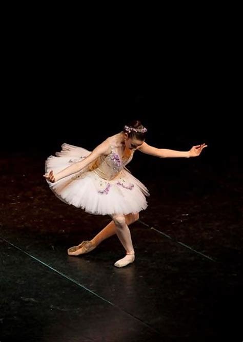 Pin By Wendy Connly On Ballerinas Ballet Performances Curtsey Pose