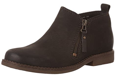 20 Cute And Comfortable Travel Boots For Women Walking The World