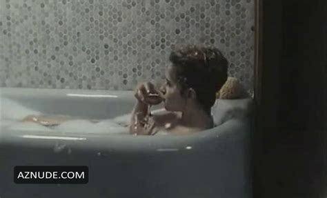 URGENCE D AIMER NUDE SCENES AZNude