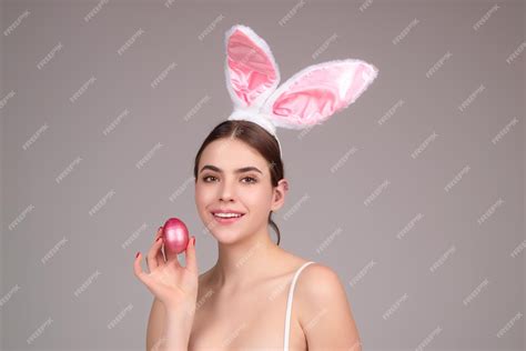 Premium Photo Woman With Bunny Ears And Easter Eggs Easter Bunny