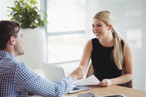 Háblame sobre ti Cómo responder en una entrevista de trabajo Guía