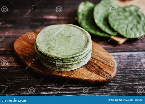 Tortillas Mexicanas Hechas Con Nopal En Color Verde Vegetal Sano Y