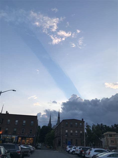 A high-rising cloud blocking the sunset (Northampton, MA) : r/pics