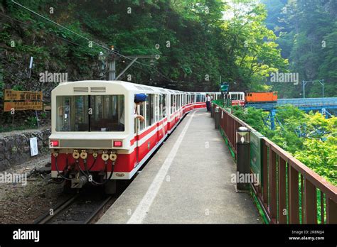 Kurobe Gorge Railway And Kuronagi Station Stock Photo Alamy