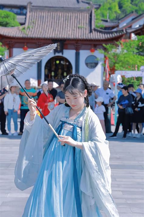 火爆！五一假期第二天，国潮汉服，篝火晚会武功山精彩不停！澎湃号·政务澎湃新闻 The Paper