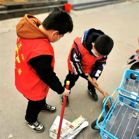 沁园路小学开展“美化环境 共建家园”志愿服务活动垃圾班和文明