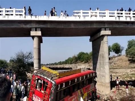 15 Dead 25 Injured After Bus Falls Off Bridge In Indian State Of