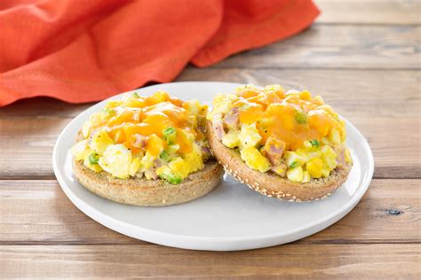 Bagel 'n' Egg Melts Recipe | Eggs.ca