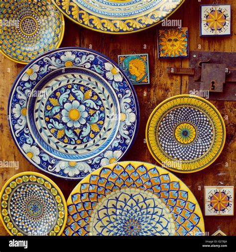 Handmade Local Painted Majolica Pottery Ceramic Handicrafts Plates