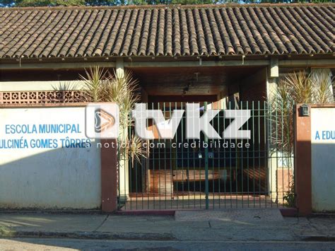 TV KZ Criminosos arrombam escola municipal em Bambuí MG e furtam