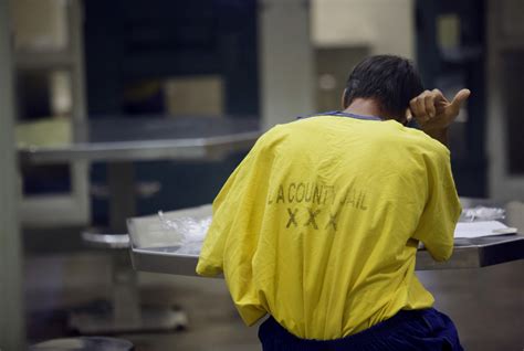 Los Angeles County to Keep Nonviolent Offenders out of Jail - Bloomberg