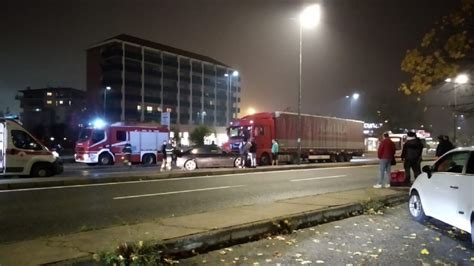 VENARIA TORINO Scontro Tir Bmw In Via Druento Una Persona Rimasta Ferita