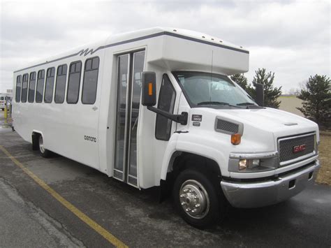 2005 Diamond Gmc 32 Passenger Shuttle Bus