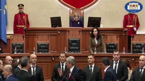 Kaosi N Kuvend D Nohet P Rs Ri Sali Berisha Dhe Deputet Demokrat