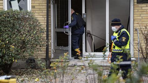 Efter explosionen Polisen söker två personer P4 Kristianstad