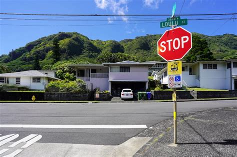 Hiking the Manoa Falls Trail in 2024: Tips + Practical Info