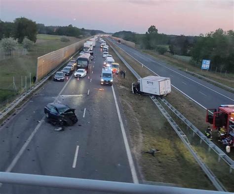 Tragiczny Karambol Na Autostradzie A Jedna Osoba Zgin A A Kilka