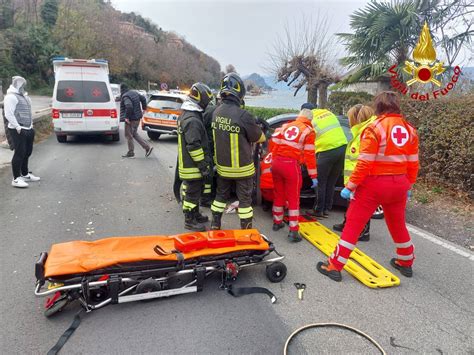 Varese Perde Il Controllo Dell Auto E Si Schianta Su Cabina In Cemento