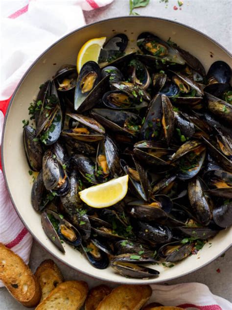 Steamed Mussels with Garlic and Parsley - Little Broken